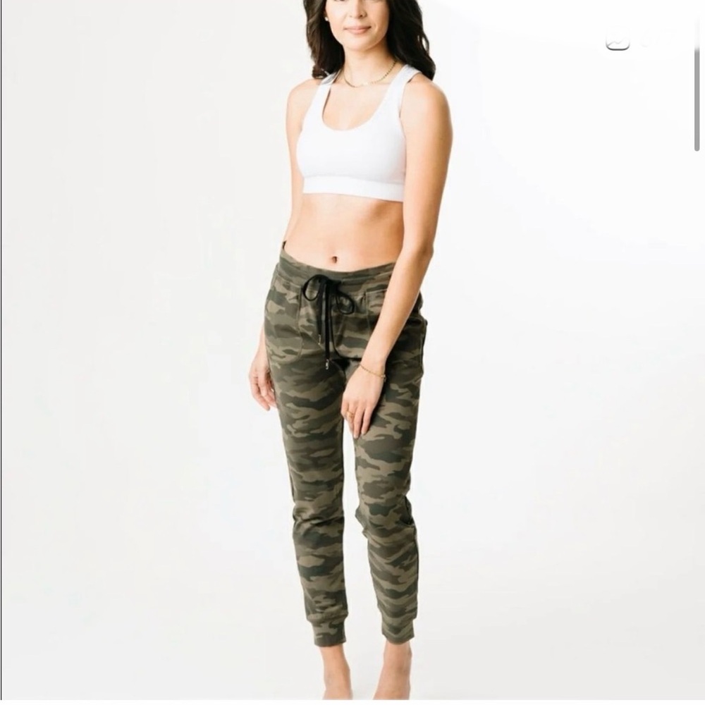 Zyia Green Camo Unwind Jogger👖Sz M